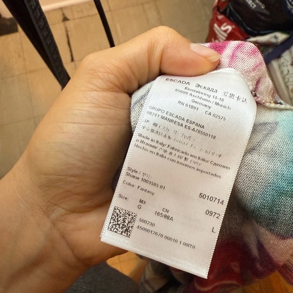 Escada Tropical Floral Wool Silk Sleeveless Sweater - Picture 4 of 5